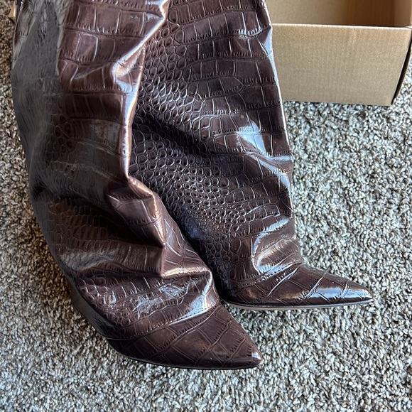 Stunning crocodile chocolate boots - Picture 4 of 8